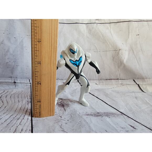 Max Steel White Black Blue Figure Mattel 2014 McDonald's 4" Tall Action Figure - Picture 3 of 6
